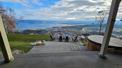 patio-hot-tub-mountain-view