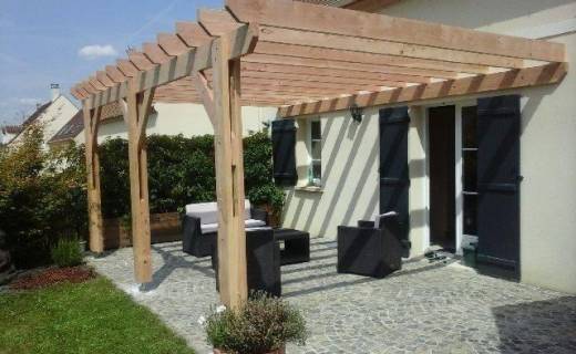 wooden-pergola-on-patio